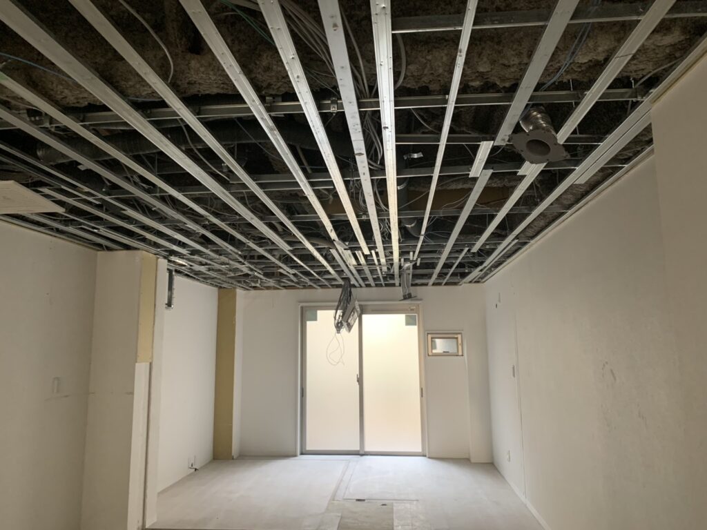 工事の途中経過④。ぶらさがっていたものがなくなった。